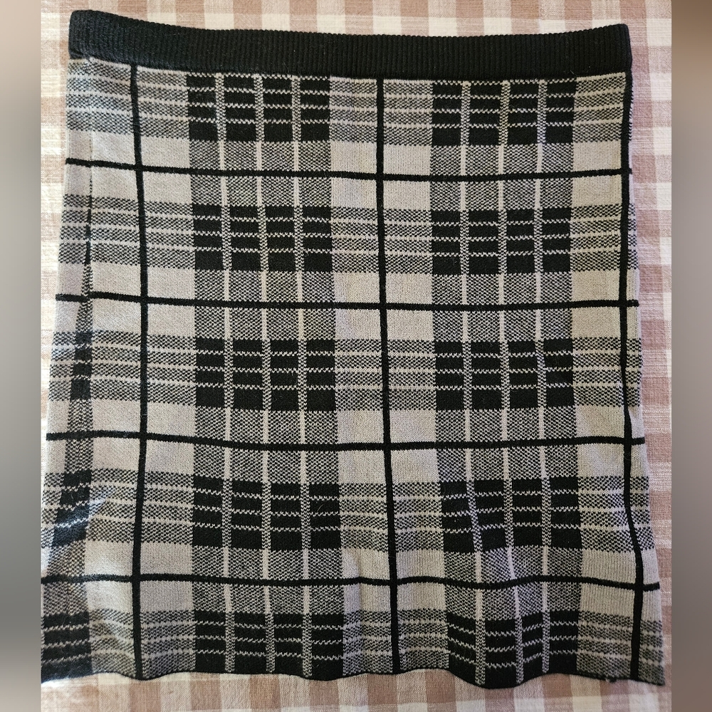 Black plaid knit stretch skirt